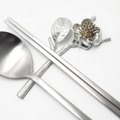 [TITASY] Pewter Chopstick Rest, Spoon Rest, Knife Rest – Tea Flower (CR-05T)